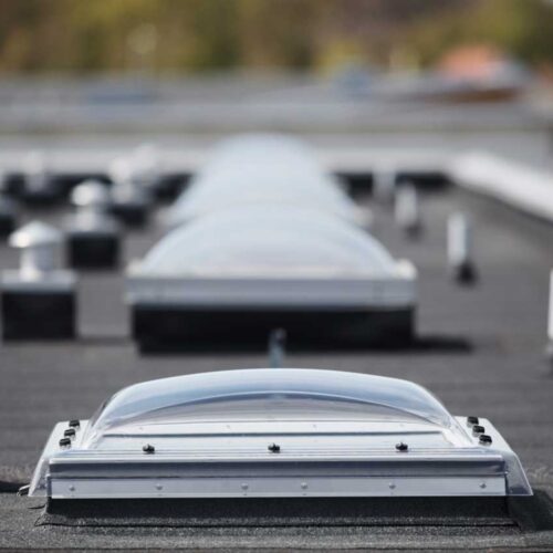 VELUX KLASSIKALISE KUPLIGA LAMEKATUSEAKEN KLAASPAKETIGA