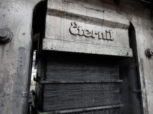 Eternit-laineplaat-pressitud-logo